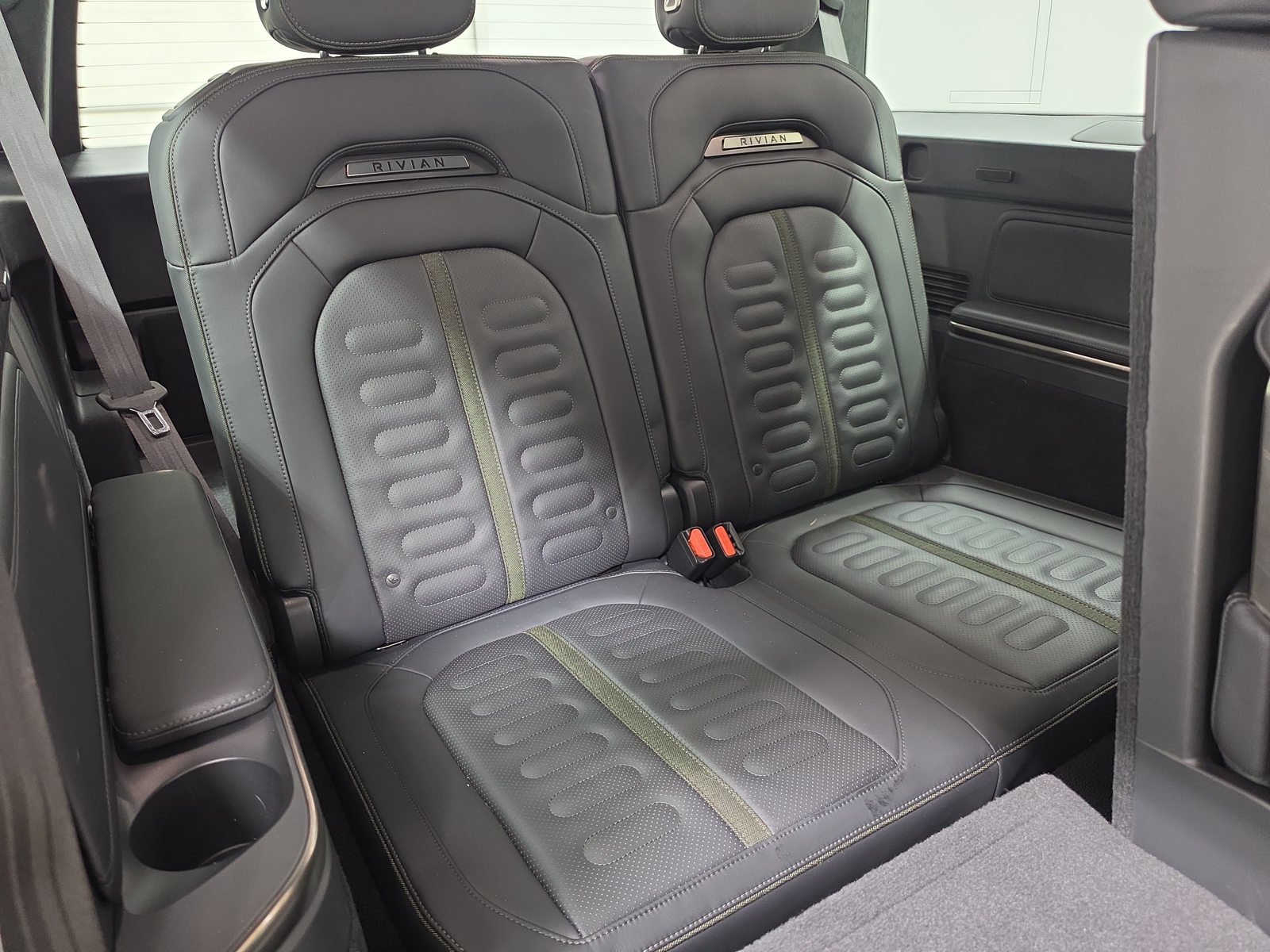 Used 2023 Rivian R1S Adventure Dual AWD/4WD image 25