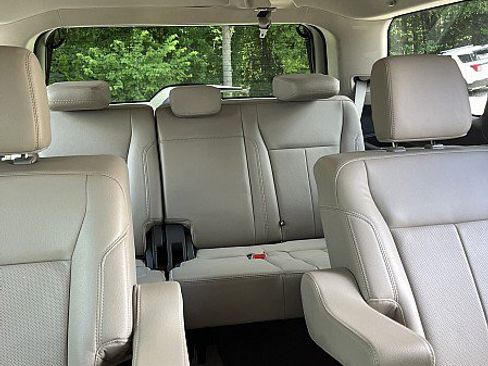 Used 2020 Ford Expedition XLT w/ Equipment Group 202A RWD image 18
