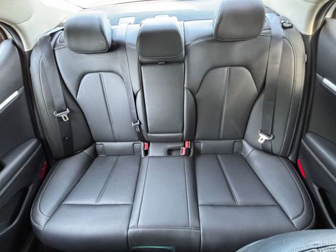 Used 2025 Genesis G70 2.5T image 38