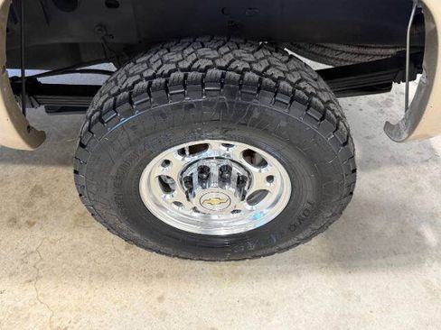 Used 2005 Chevrolet Silverado 2500 LS w/ Skid Plate Package AWD/4WD image 14
