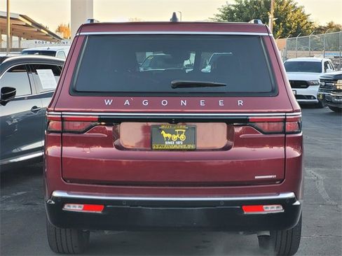 Used 2024 Jeep Wagoneer Series II w/ Flexible Seating Group image 5