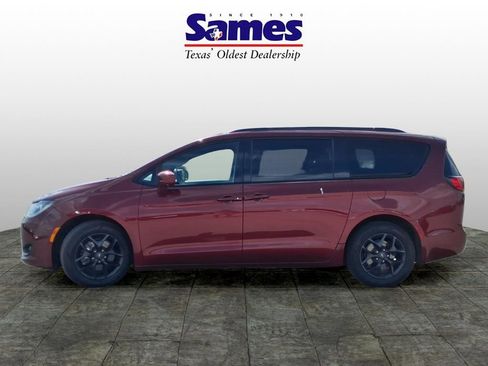 Used 2020 Chrysler Pacifica Touring-L Plus w/ Advanced Safetytec Group image 4