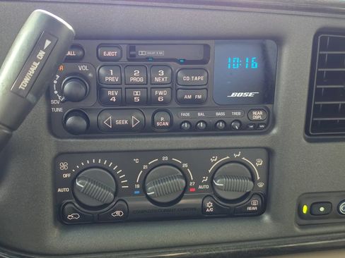 Used 2002 GMC Yukon Denali AWD/4WD image 34
