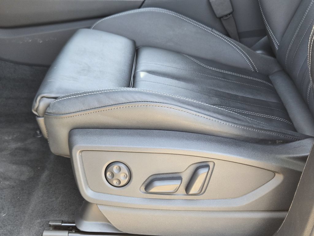 Certified 2025 Audi Q5 e Premium Plus AWD/4WD image 32