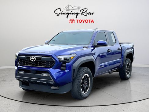 Used 2025 Toyota Tacoma TRD Off-Road AWD/4WD image 3