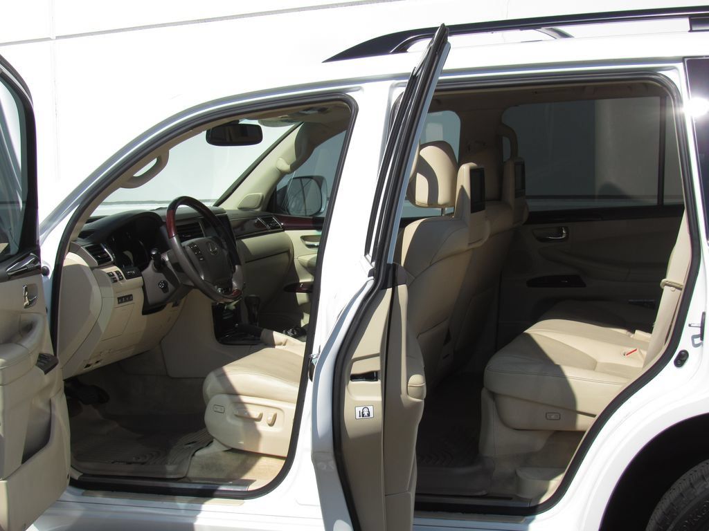 Used 2015 Lexus LX 570 4WD w/ Luxury Package image 12