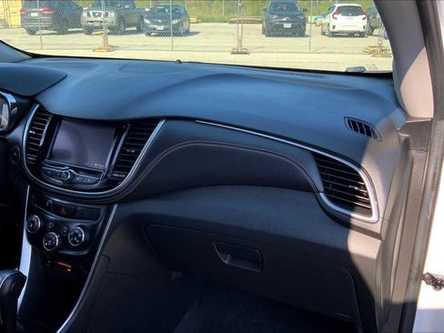 Certified 2022 Chevrolet Trax LT w/ Sport Edition image 33