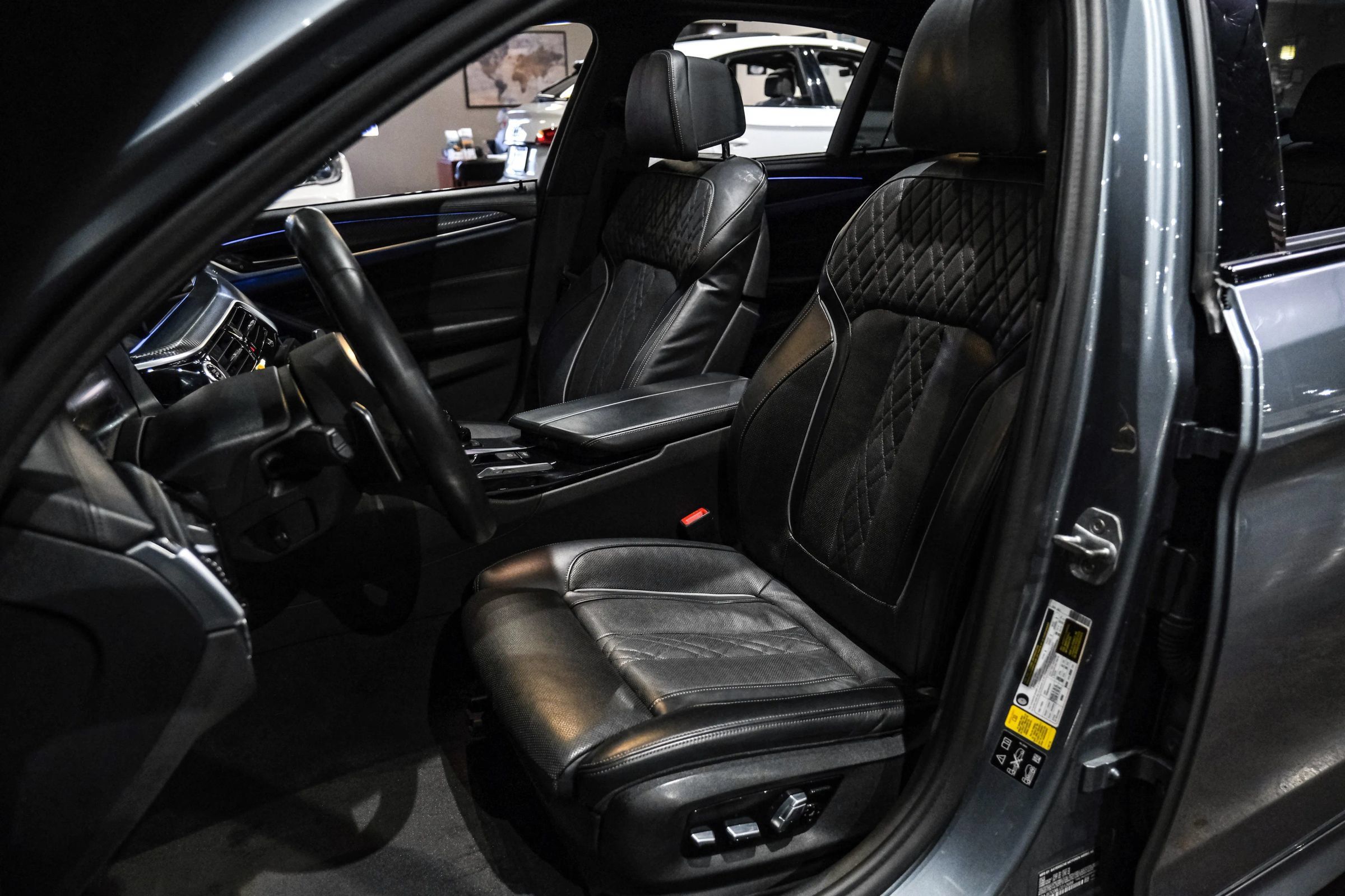 Used 2020 BMW M550i xDrive w/ Executive Package AWD/4WD image 30