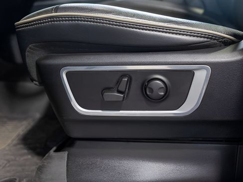 Used 2022 RAM 1500 Laramie w/ Night Edition AWD/4WD image 48