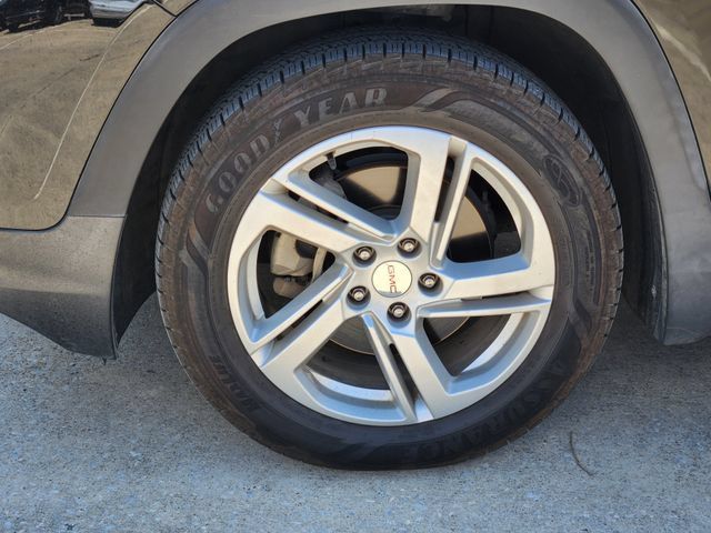Used 2018 GMC Terrain SLE w/ Driver Convenience Package FWD image 10