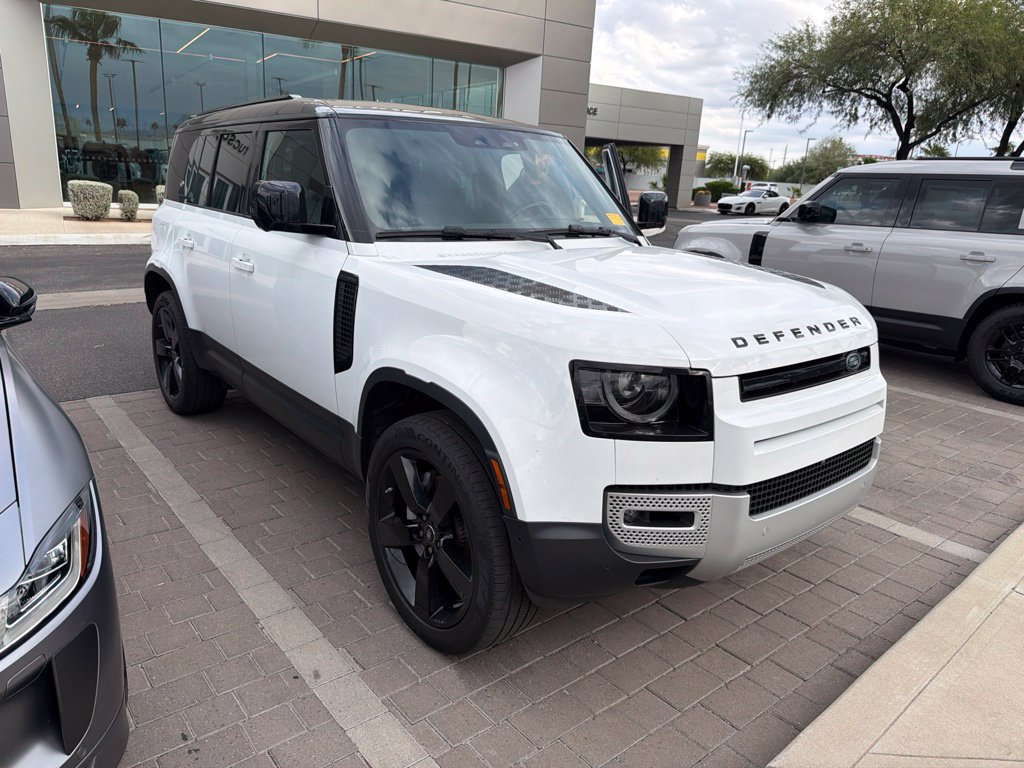 Used 2024 Land Rover Defender 110 S AWD/4WD image 4