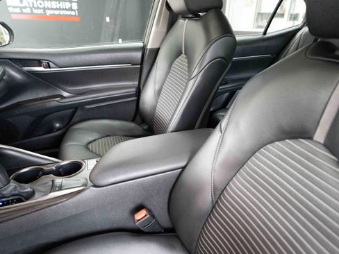 Used 2024 Toyota Camry SE w/ Cold Weather Package image 10