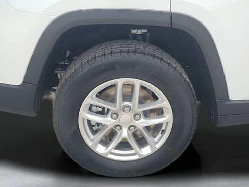 New 2025 Jeep Grand Cherokee L Laredo image 19