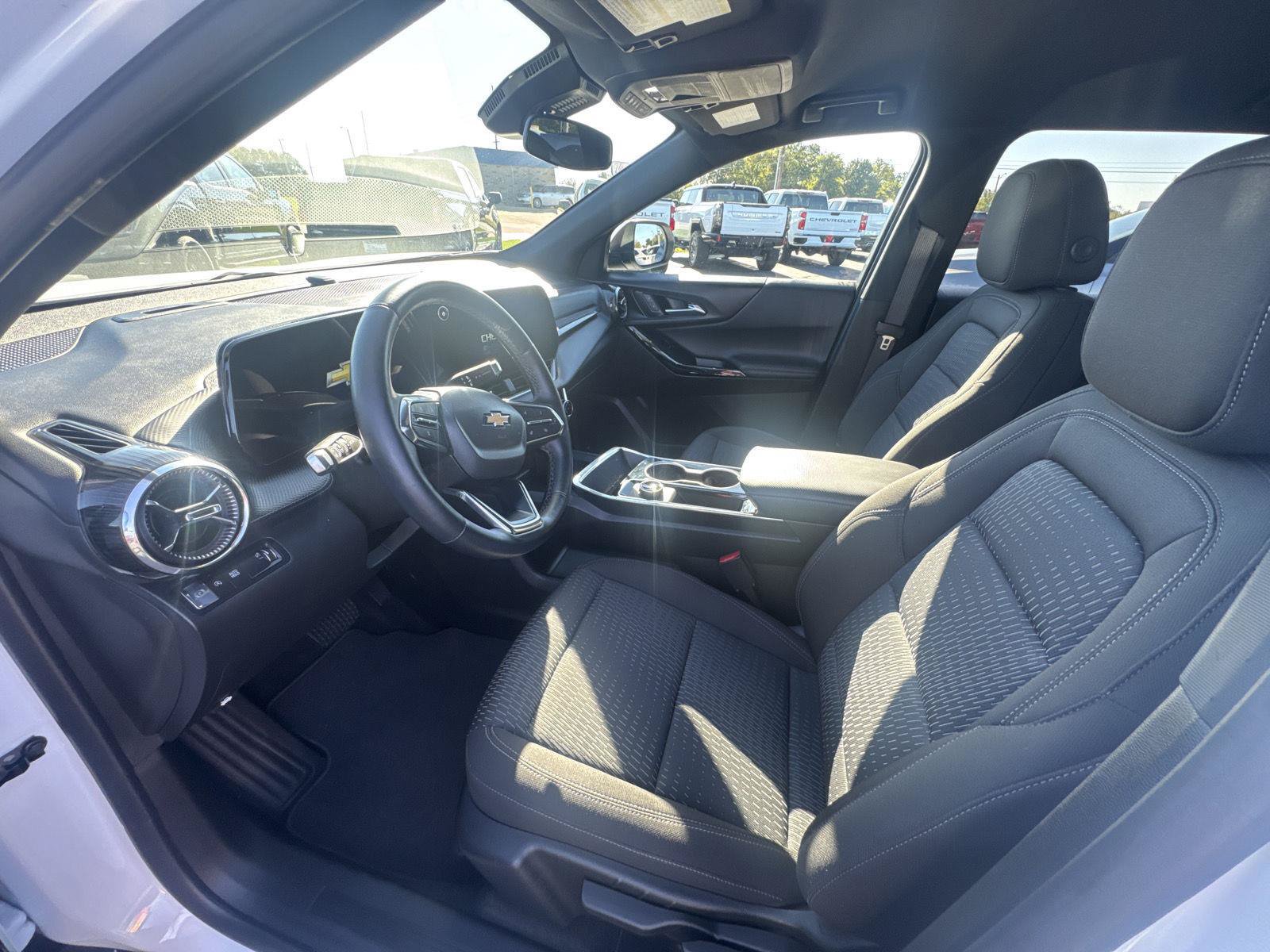 Used 2026 Chevrolet Equinox LT FWD image 7