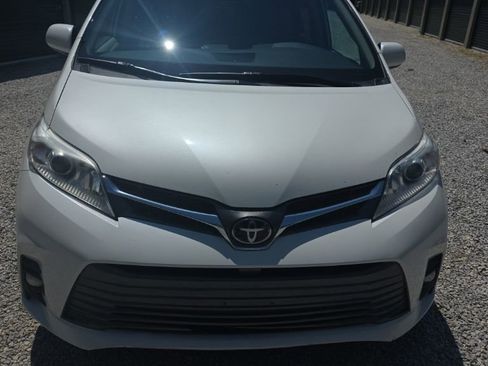 Used 2020 Toyota Sienna XLE Premium AWD/4WD image 11