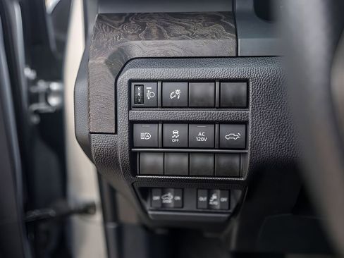 Used 2024 Toyota Tacoma Limited w/ Limited Package (LT) AWD/4WD image 18