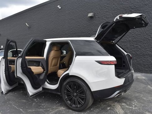 Used 2024 Land Rover Range Rover Sport SE AWD/4WD image 9