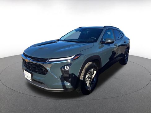 Used 2025 Chevrolet Trax LT image 10