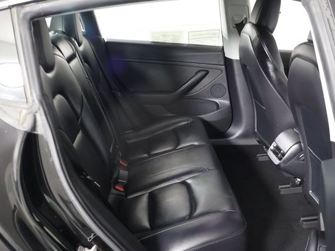 Used 2023 Tesla Model 3 Standard Range image 33