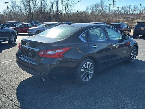 Used 2017 Nissan Altima 2.5 SV w/ Convenience Package image 5