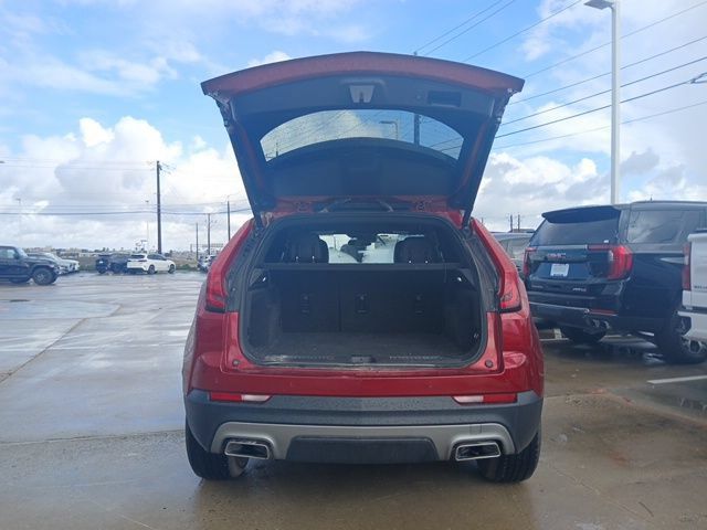 Used 2021 Cadillac XT4 Premium Luxury w/ Cold Weather Package FWD image 9