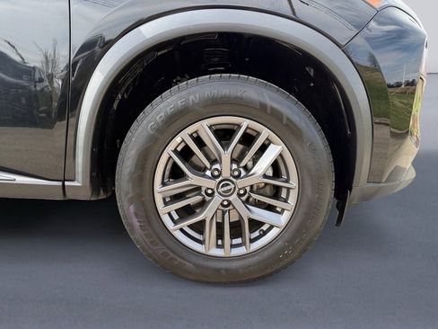 Used 2023 Nissan Rogue S image 9