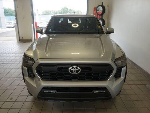 Certified 2025 Toyota Tacoma TRD Off-Road AWD/4WD image 12