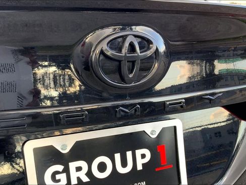 Used 2022 Toyota Camry SE image 9