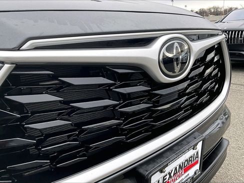 Used 2022 Toyota Highlander XLE image 30