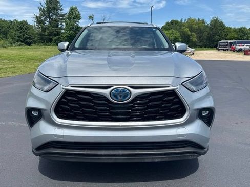 Used 2023 Toyota Highlander XLE AWD/4WD image 8