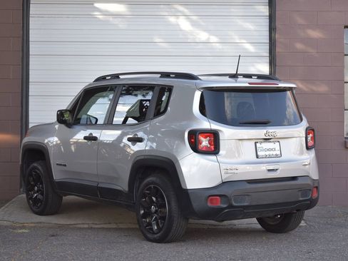 Used 2018 Jeep Renegade Latitude w/ Cold Weather Group image 3