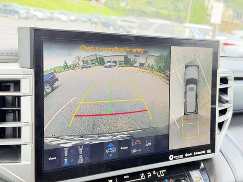Used 2024 Toyota Sequoia Platinum AWD/4WD image 4