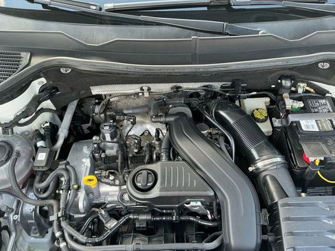 Used 2023 Volkswagen Taos SE image 25