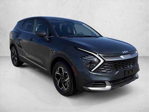 Used 2025 Kia Sportage LX image 3