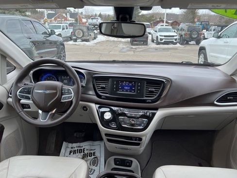 Certified 2017 Chrysler Pacifica Touring-L image 15