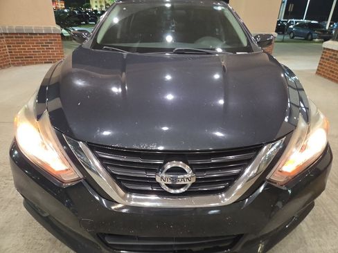 Used 2018 Nissan Altima 2.5 SV image 9