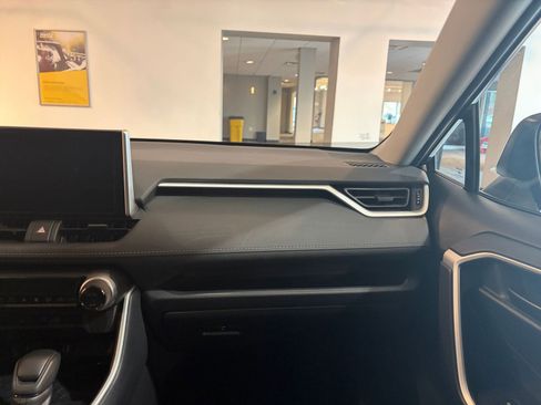 Used 2025 Toyota RAV4 LE image 34