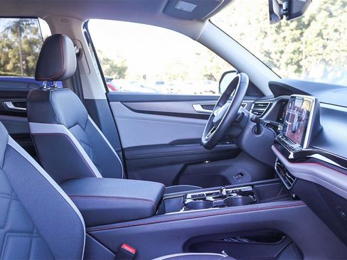 Used 2025 Volkswagen Atlas Peak Edition SE image 16