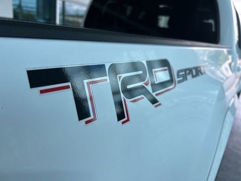 Used 2018 Toyota Tacoma TRD Sport w/ TRD Premium Sport Package RWD image 12