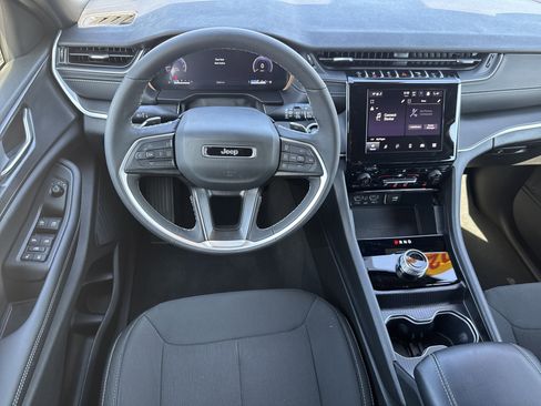 New 2025 Jeep Grand Cherokee Laredo w/ Luxury Tech Group I image 7