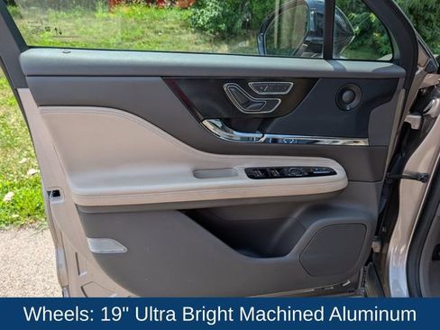 Used 2020 Lincoln Corsair Reserve AWD/4WD image 33