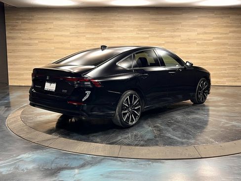 Used 2025 Honda Accord Touring image 9