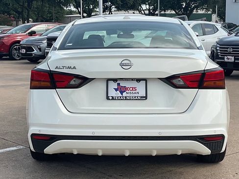 Used 2025 Nissan Altima 2.5 SV FWD image 5