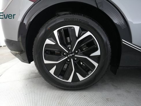 Used 2024 Kia EV6 Wind RWD image 22