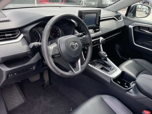 Used 2022 Toyota RAV4 XLE Premium w/ Carpet Mat Package (TMS) FWD image 3