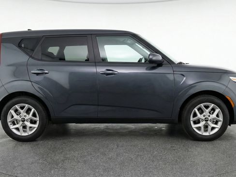 Used 2025 Kia Soul LX w/ LX Technology Package image 11