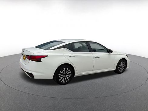 Used 2025 Nissan Altima 2.5 SV FWD image 15