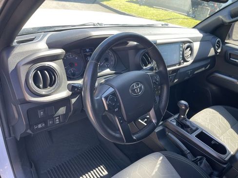 Used 2021 Toyota Tacoma TRD Off-Road AWD/4WD image 10