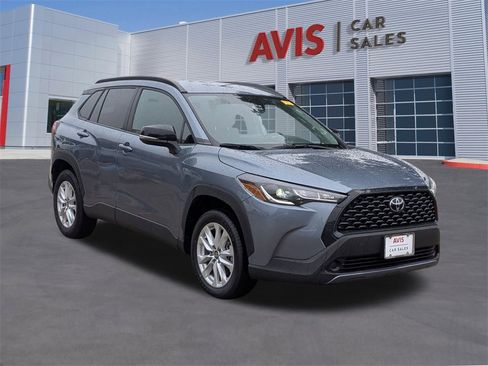 Used 2025 Toyota Corolla Cross LE image 7