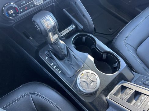 New 2025 Ford Bronco Badlands image 8